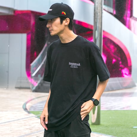 シャフリヤール グラフィカルTシャツCパターン（黒/Black）