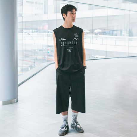 シャフリヤール グラフィカルノースリーブTシャツ（黒/Black）