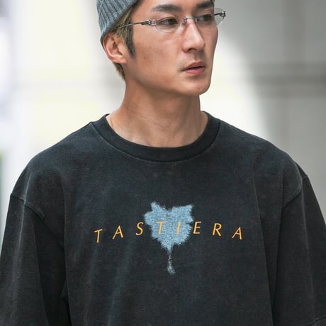 タスティエーラ引退記念 グラフィカルTシャツBパターン（黒/Black）