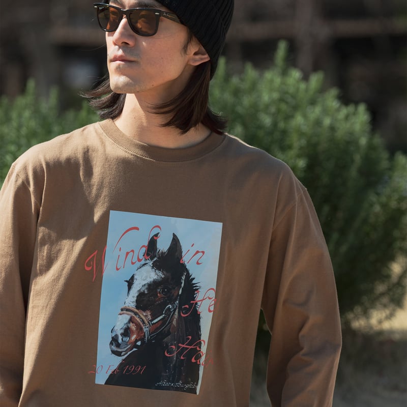 ウインドインハーヘア グラフィカルロングスリーブTシャツ（ベージュ