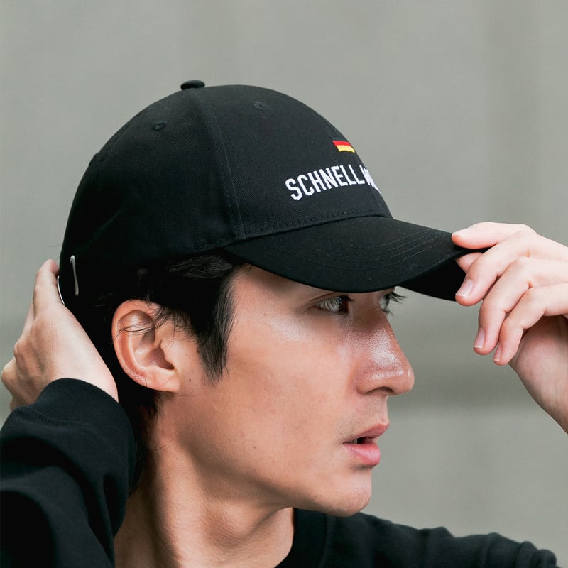 シュネルマイスター引退記念グラフィカルCAP（黒/Black） | HORSEGOODSnet