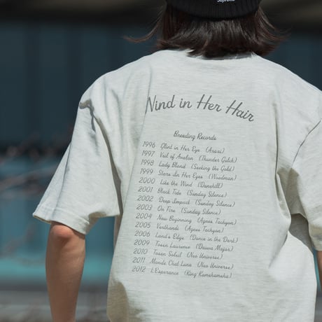 ウインドインハーヘア グラフィカルTシャツBパターン（グレー/Gray）