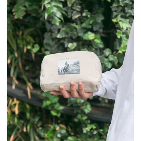 グローリーヴェイズ引退記念グラフィカルミニポーチ（生成り/OFF-WHITE）
