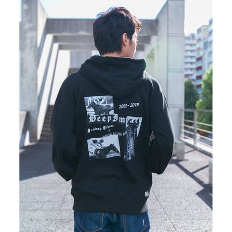 ディープインパクト グラフィカルパーカー（黒/Black）