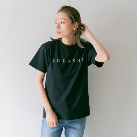 ソダシ引退記念グラフィカルTシャツ（Cパターン黒/Black）