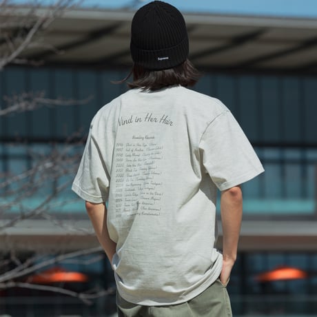 ウインドインハーヘア グラフィカルTシャツBパターン（グレー/Gray）