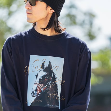 ウインドインハーヘア グラフィカルロングスリーブTシャツ（紺/Navy）