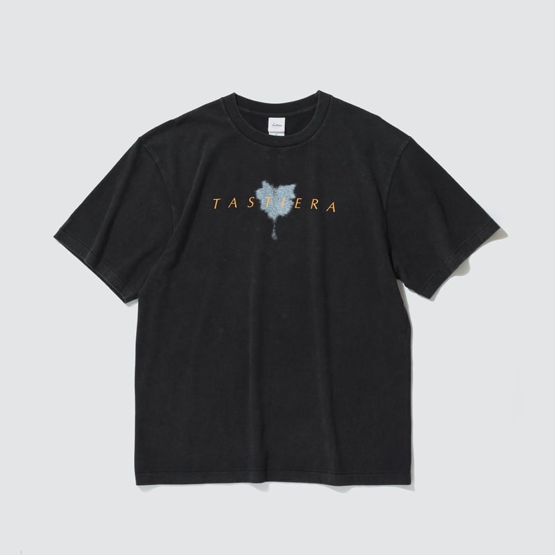タスティエーラ引退記念 グラフィカルTシャツBパターン（黒/Black