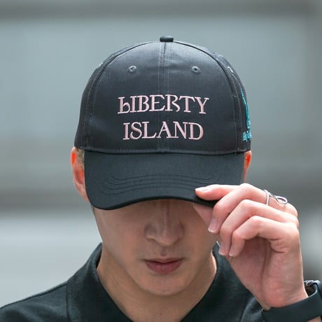 リバティアイランド メモリアルグッズ グラフィカルCAP（チャコールグレー/Charcoal gray）