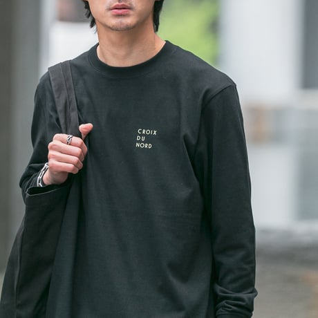 クロワデュノール グラフィカルロングスリーブTシャツ（黒/Black）