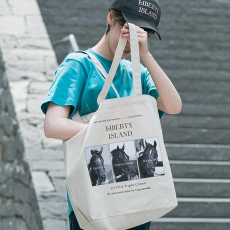 リバティアイランド メモリアルグッズ グラフィカルトートLサイズ（生成り/Off-White）
