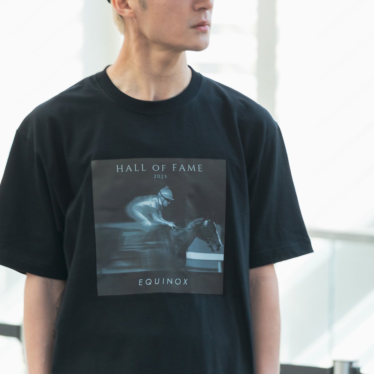 イクイノックス顕彰馬選定記念 グラフィカルTシャツAパターン（黒