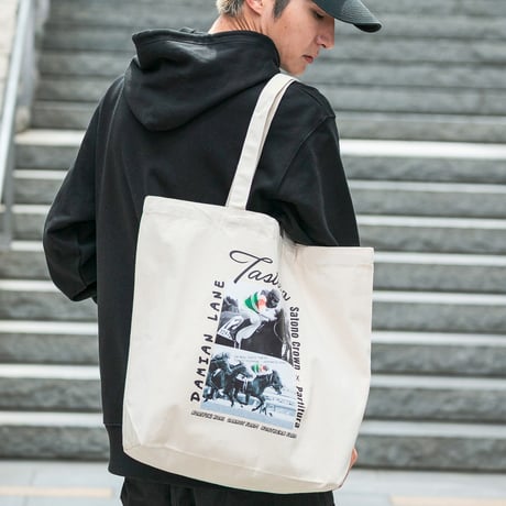 タスティエーラ引退記念 グラフィカルトートLサイズ（生成り/Off White）