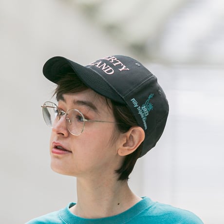 リバティアイランド メモリアルグッズ グラフィカルCAP（チャコールグレー/Charcoal gray）