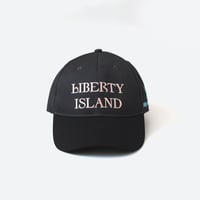リバティアイランド メモリアルグッズ グラフィカルCAP（チャコールグレー/Charcoal gray）