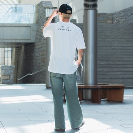 イクイノックス顕彰馬選定記念 グラフィカルTシャツAパターン（白/White）