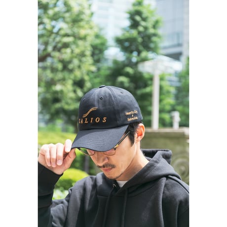サリオス引退記念グラフィカルCAP（ブラック/Black）