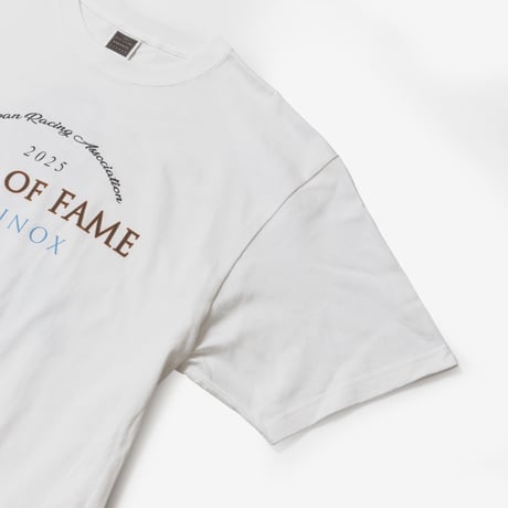 イクイノックス顕彰馬選定記念 グラフィカルTシャツBパターン（白/White）