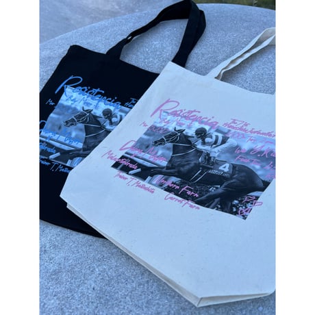 レシステンシア引退記念グラフィカルトート（生成り/Off-White）