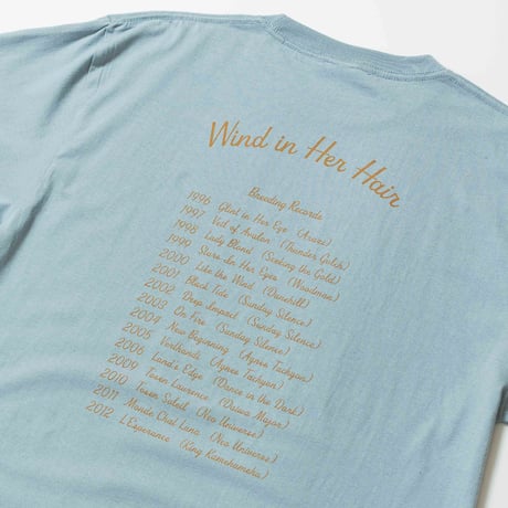 ウインドインハーヘア グラフィカルTシャツBパターン（青/Blue）