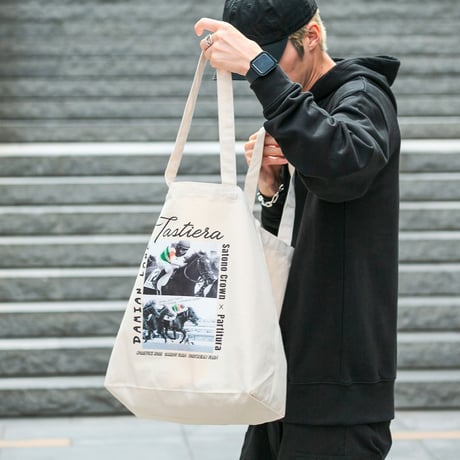 タスティエーラ引退記念 グラフィカルトートLサイズ（生成り/Off White）