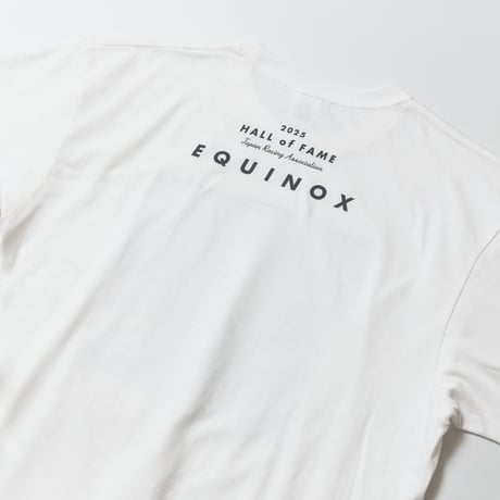 イクイノックス顕彰馬選定記念 グラフィカルTシャツAパターン（白/White）