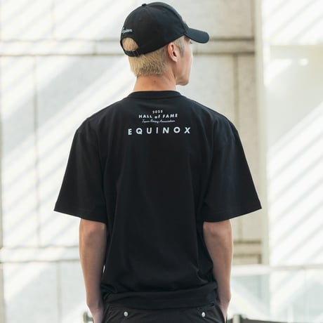 イクイノックス顕彰馬選定記念 グラフィカルTシャツAパターン（黒/Black）