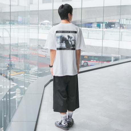 シャフリヤール グラフィカルTシャツCパターン（白/White）