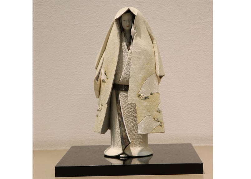 雪」 岩瀬なほみ 木彫布貼り 彩色 共箱 | 林人形工房 ネットショップ