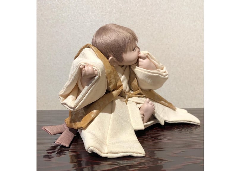 無心」 平田郷陽 共箱 h14×w22,4×15㎝ | 林人形工房 ネット 無心」 平田郷陽 共箱 h14×w22,4×15㎝ | 林人形工房 ネット