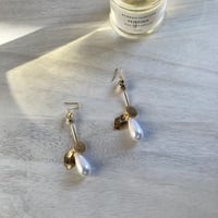 antique button pearl pierce