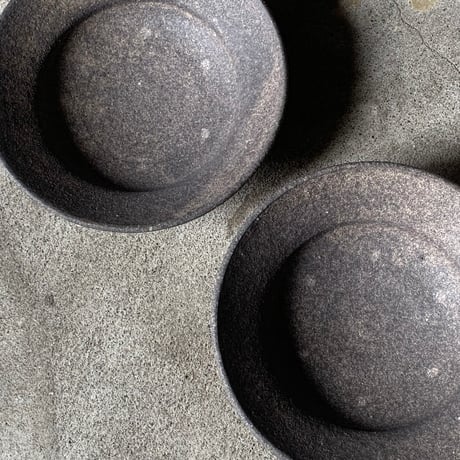 田鶴濱守人 黒錆七寸リム鉢