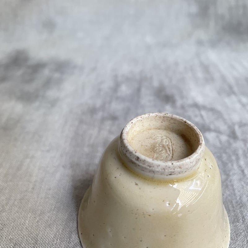 虫明焼 灰釉小盃(煎茶碗) | Antiques そらんじ 虫明焼 灰釉小盃(煎茶碗) | Antiques そらんじ
