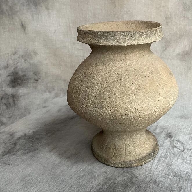 「弥生土器に花を活ける①」 弥生種壺-祭器(直径8.5cm) 2客セット 骨董ア 台付き壺形 弥生土器 | Antiques そらんじ