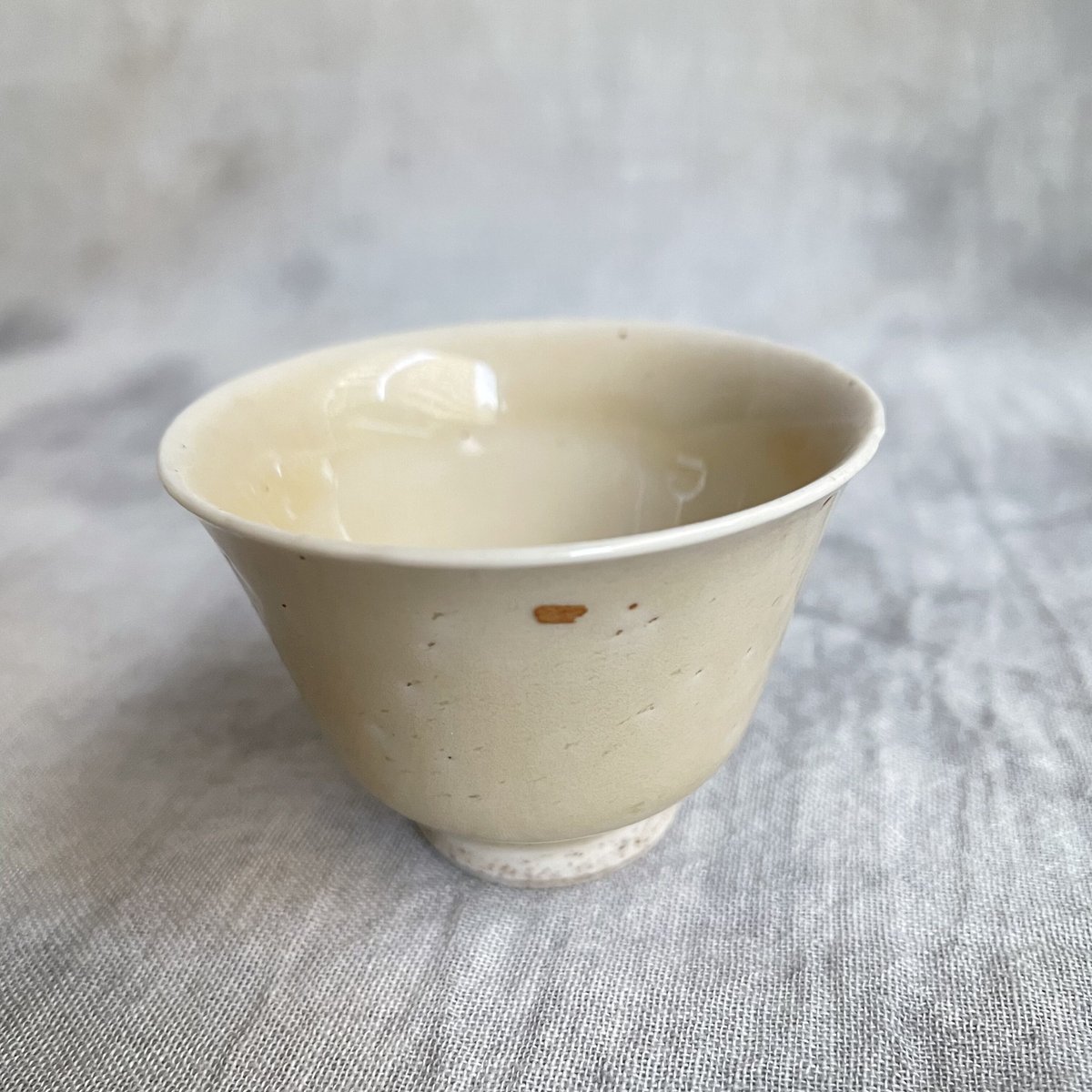 虫明焼 灰釉小盃(煎茶碗) | Antiques そらんじ 虫明焼 灰釉小盃(煎茶碗) | Antiques そらんじ