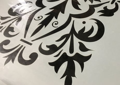 《サンデコステンシル》INDIAN DAMASK Karma 50×70 / HD-4