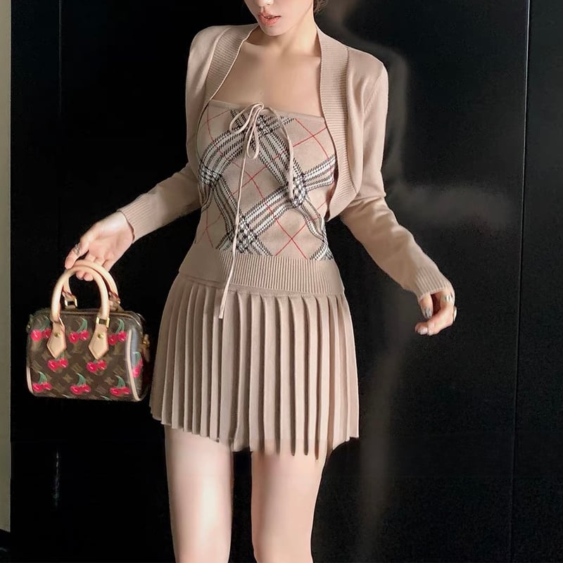 ベージュチェックオフショルトップス＋カーディガン 1236 | Dolly