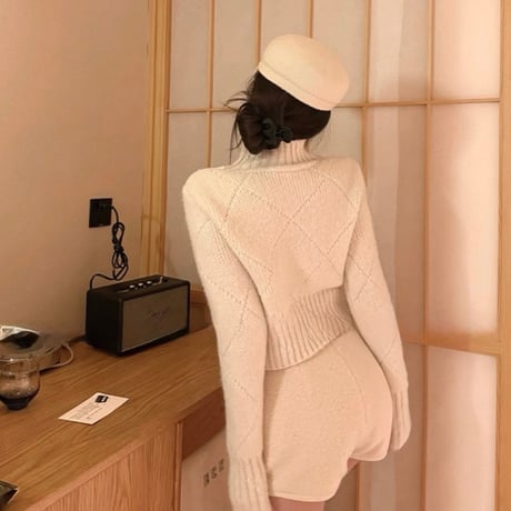 レースホワイトショートニット　1317