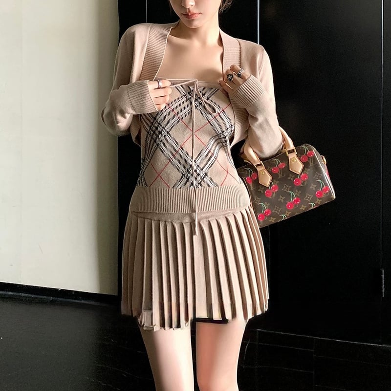 ベージュチェックオフショルトップス＋カーディガン 1236 | Dolly