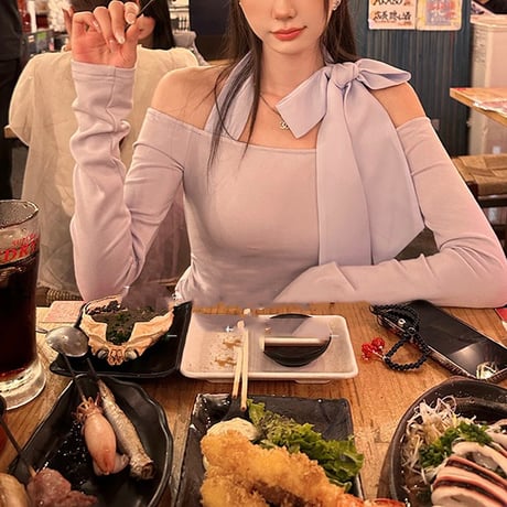 オフショルフェミニンリボントップス　1028