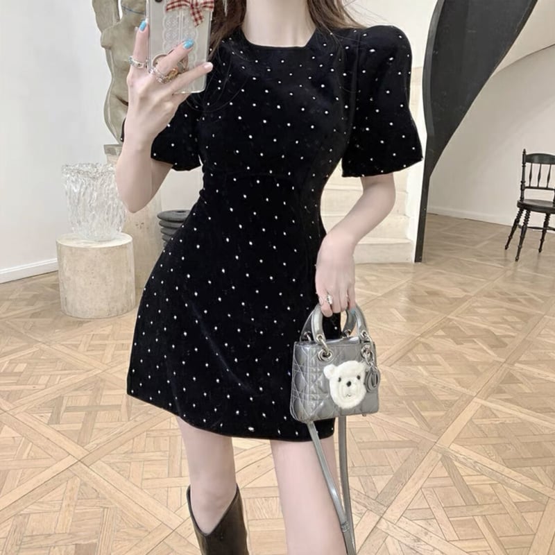 【極美品】miumiu ブラックワンピース504 中古・古着通販】MIU MIU (ミュウミュウ) 22SS スタッズデザイン
