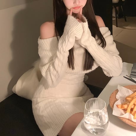 オフショルスリムニットワンピ　1004