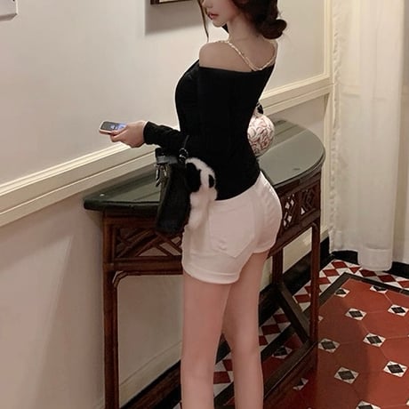 チェーンデザインオフショルトップス　1360