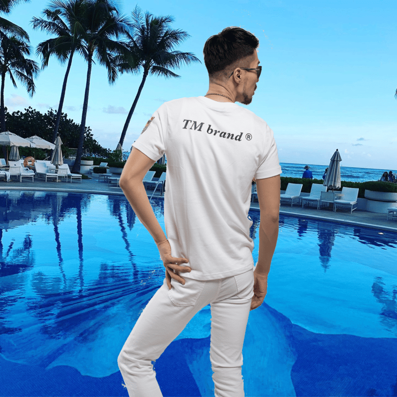 ✨美品✨N°21 YEAH スタッズ ロゴTシャツ 白 イタリア製 綿100% ✨美品✨N°21 YEAH スタッズ ロゴTシャツ 白 イタリア製 綿100%