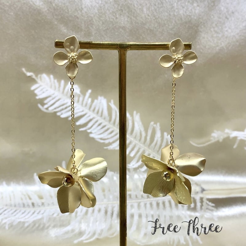 wild flower ブライダル　ピアス　スワロフスキー　ゆらゆら　きらきら wild flower ブライダル ピアス スワロフスキー ゆらゆら きらきら