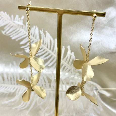 結婚式 マットゴールド 花びら フラワー ゆらゆら ウエディング ブライダル ピアス イヤリング