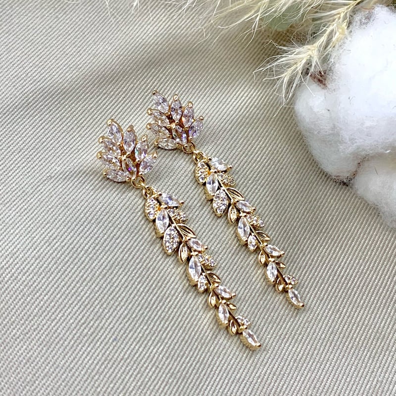 ピアス イヤリング ゴールドリーフチャーム パール 脂っこ