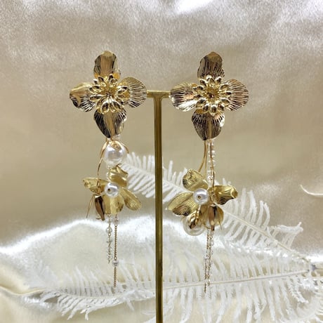 結婚式 大ぶりゴールドWフラワーピアスorイヤリング