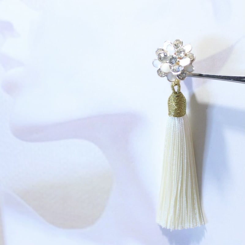 結婚式 ロングホワイトタッセルイヤリング ピアス | Free Three