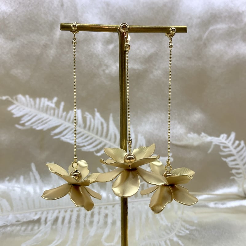 結婚式 マットゴールド 花びら フラワー ゆらゆら ウエディング